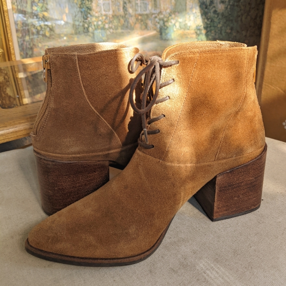 Matisse Vixen Bootie in Tan - size 8